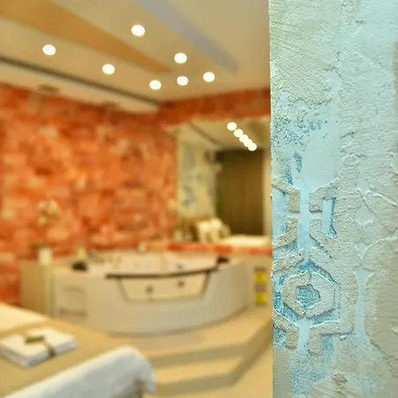 Design Premium Lux: Dubai-inspired Wellness Retreat Apartment *