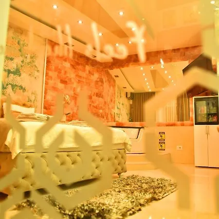 Design Premium Lux: Dubai-inspired Wellness Retreat Apartment *