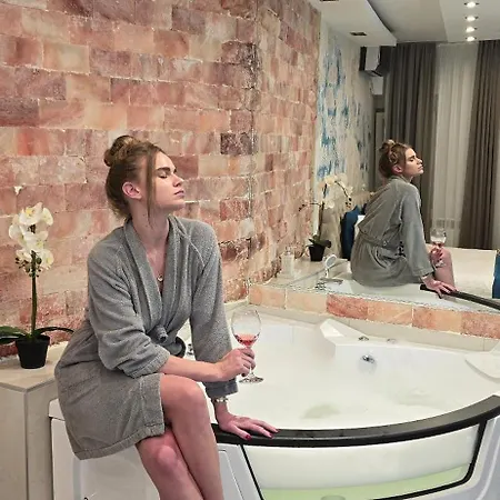 Design Premium Lux: Dubai-inspired Wellness Retreat Apartment *